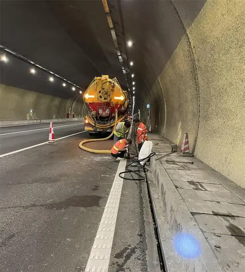 齐齐哈尔隧道排水渠清淤